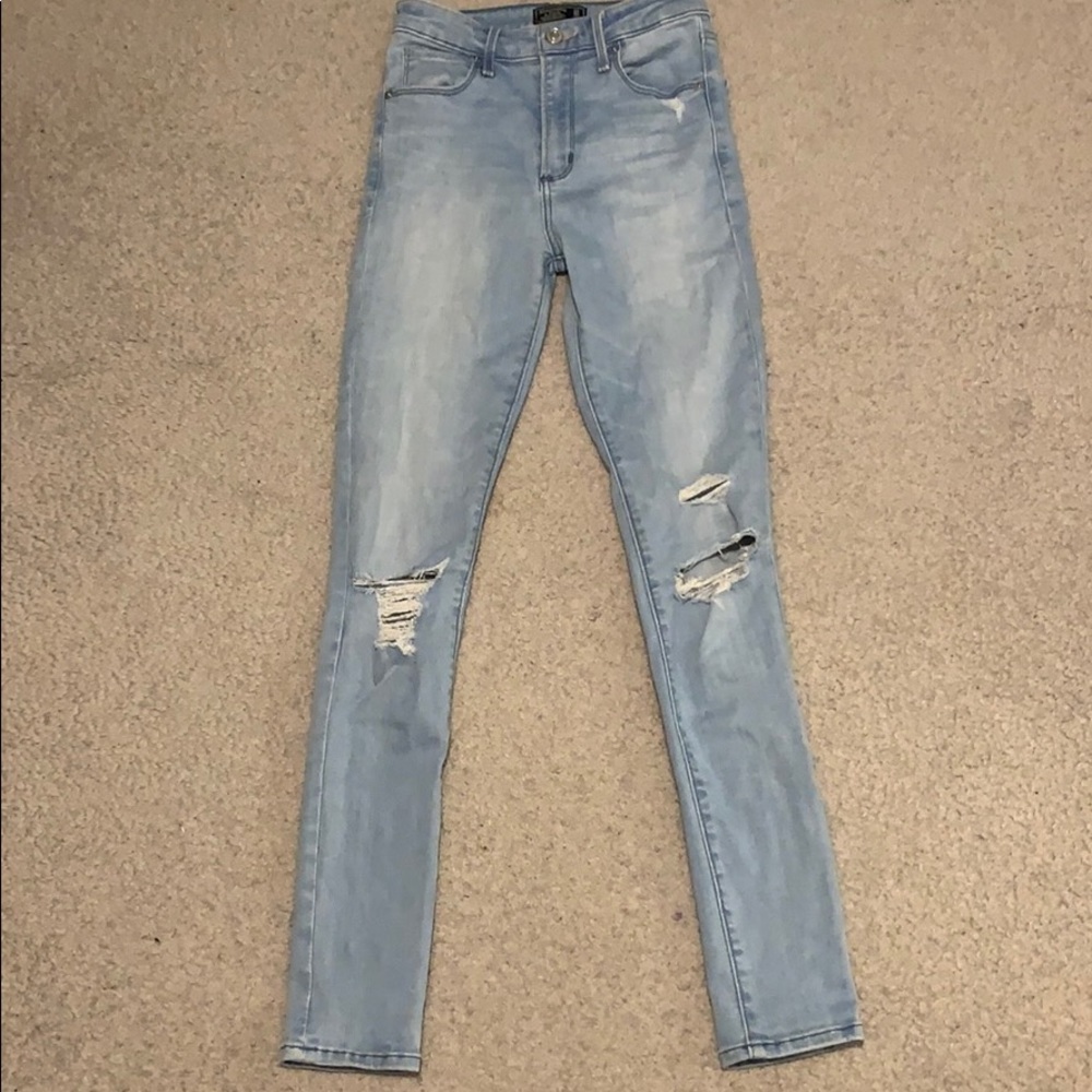 Light wash skinny jeans